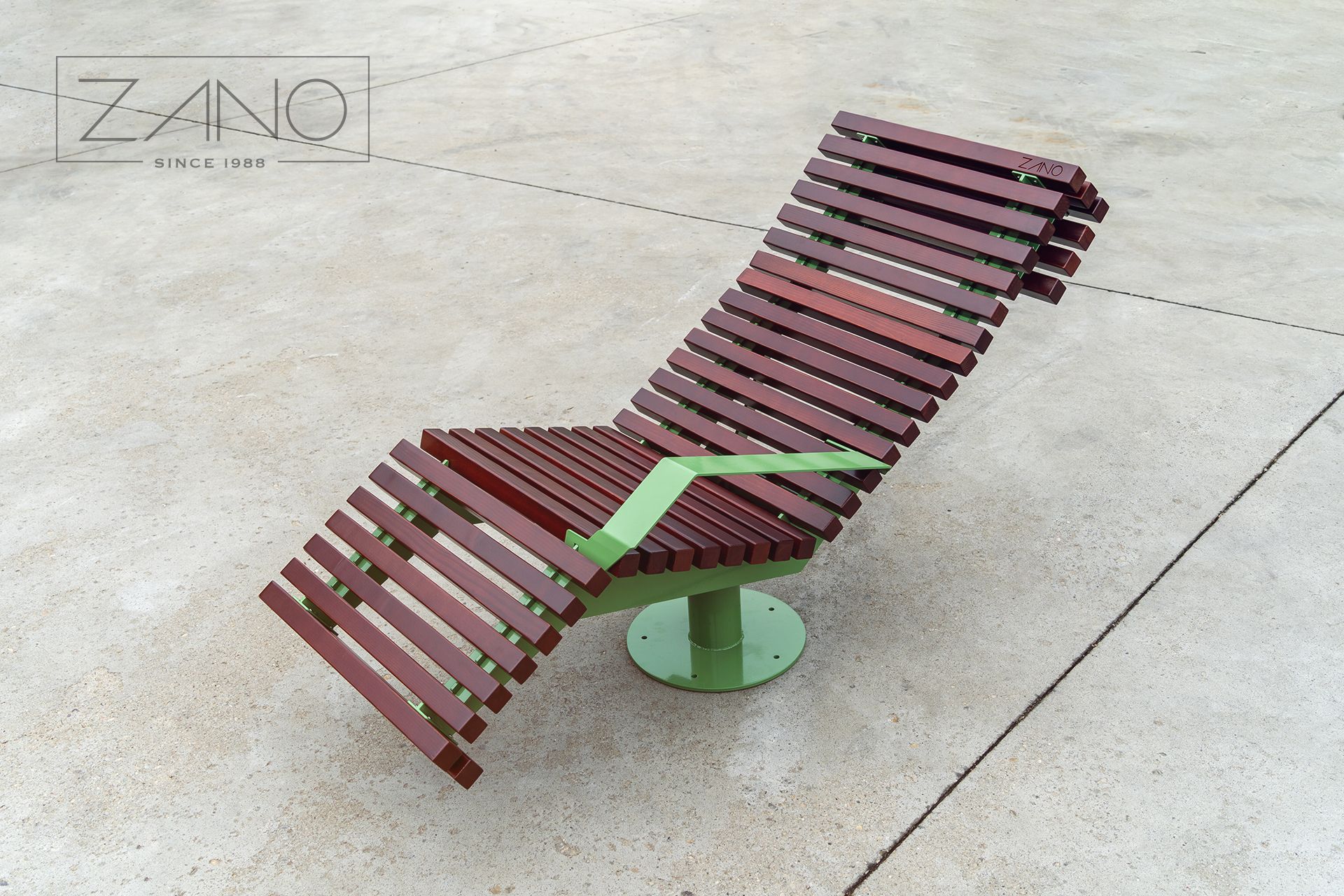 Park seats in steel and wood