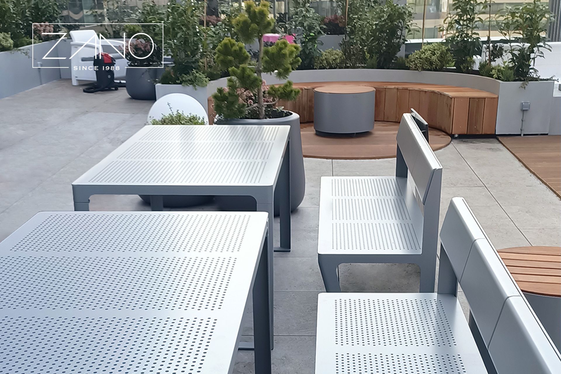 Scandik steel table and benches