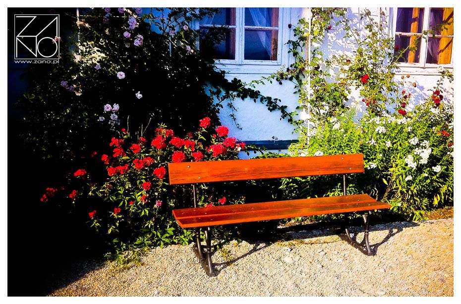 classic benches- beautiful decorations for retro style environments