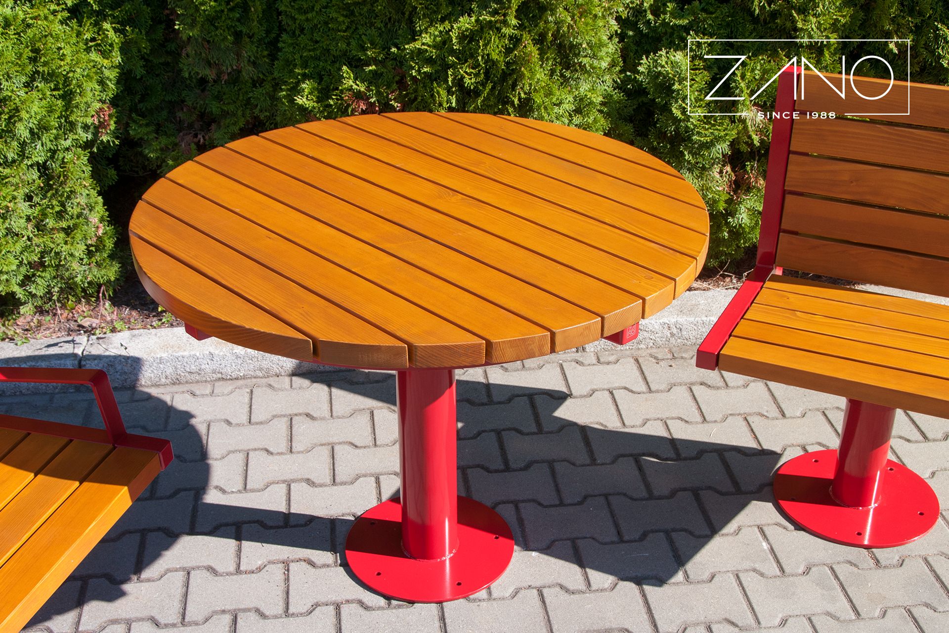 Table Amicus 13.033.1