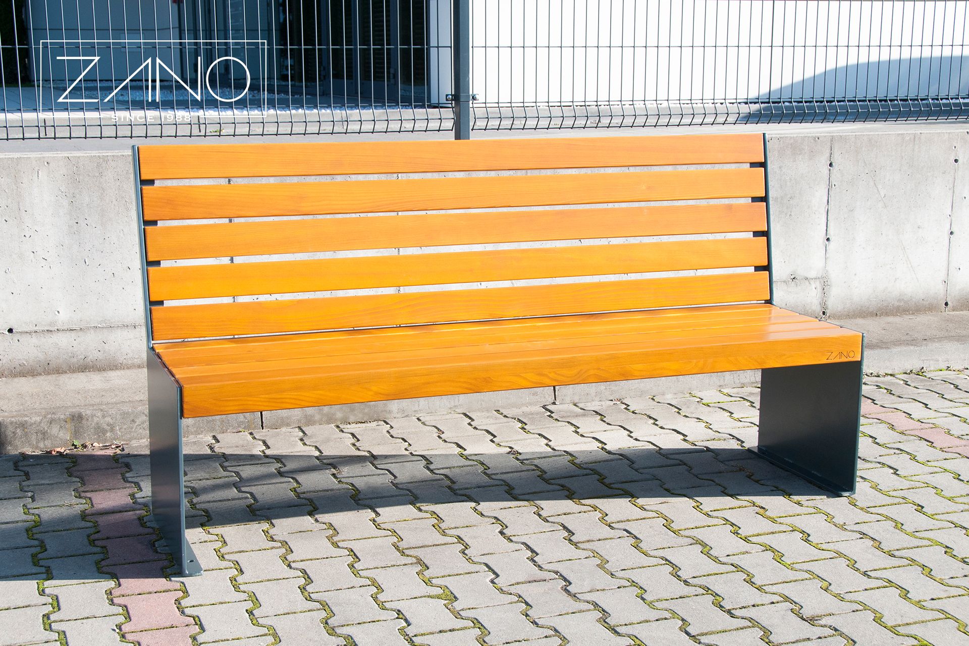 Exterior bench made of steel and wood