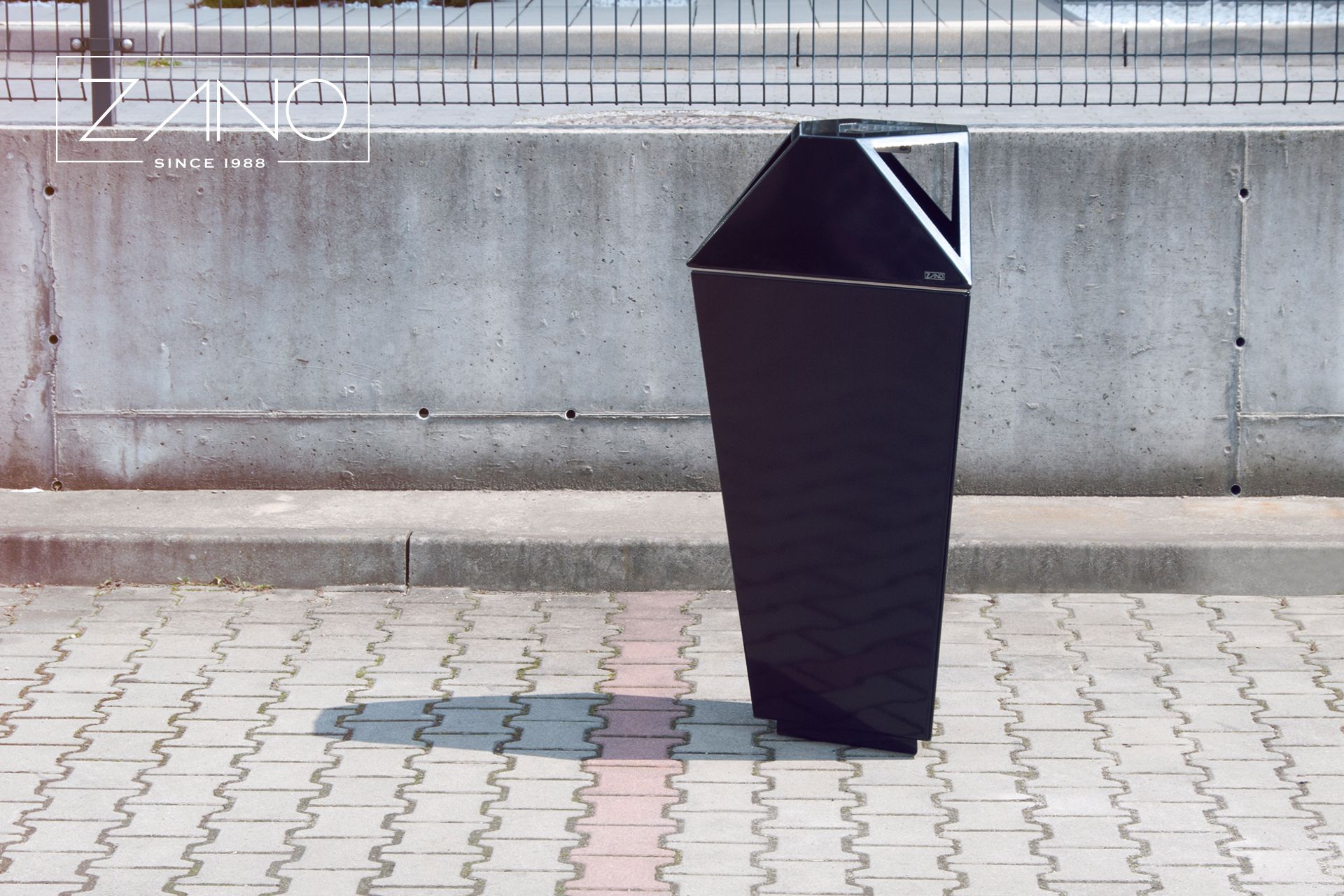 Contemporary designed outdoor litter bin with built-in ashtray