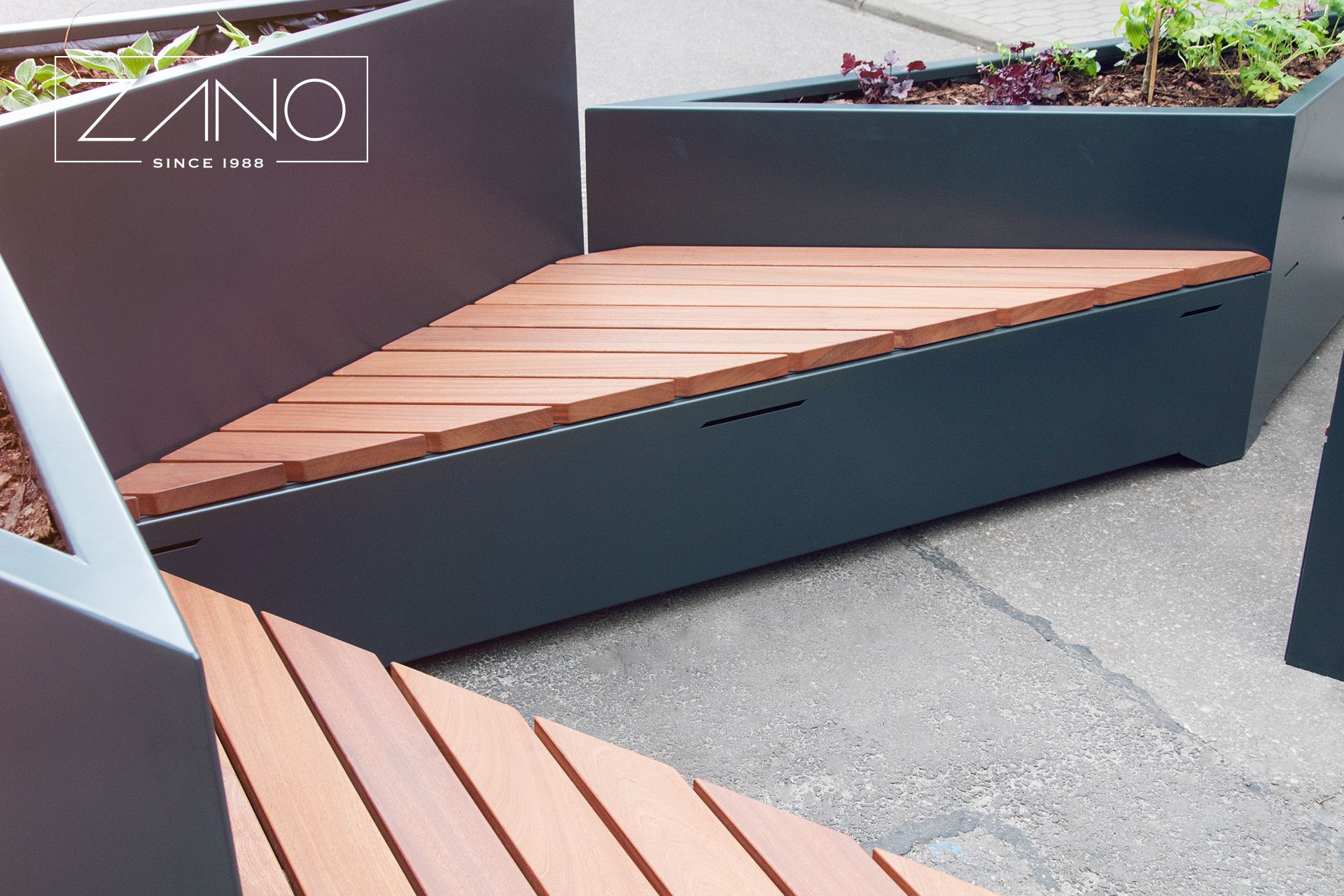 Modular street bench made of painted carbon steel (7016RAL) and hardwood Sapeli
